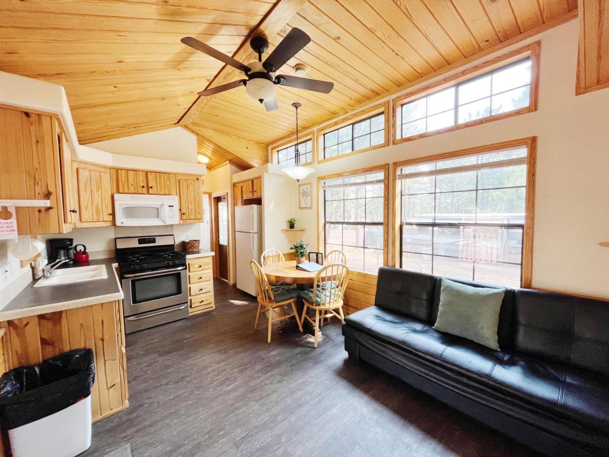 Sally'S Cabin Is A Quaint Two Bedroom Tiny Home Woodland Park Exterior photo